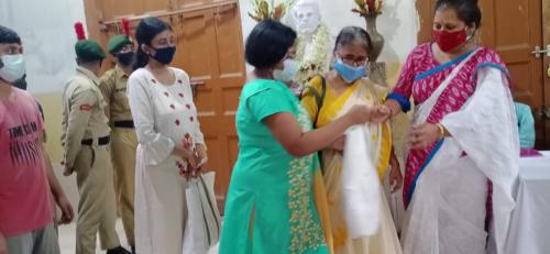 Distribution-of-food-packets